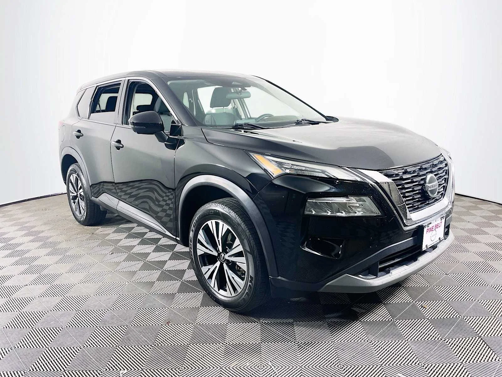 Used 2021 Super Black Nissan SV image 3