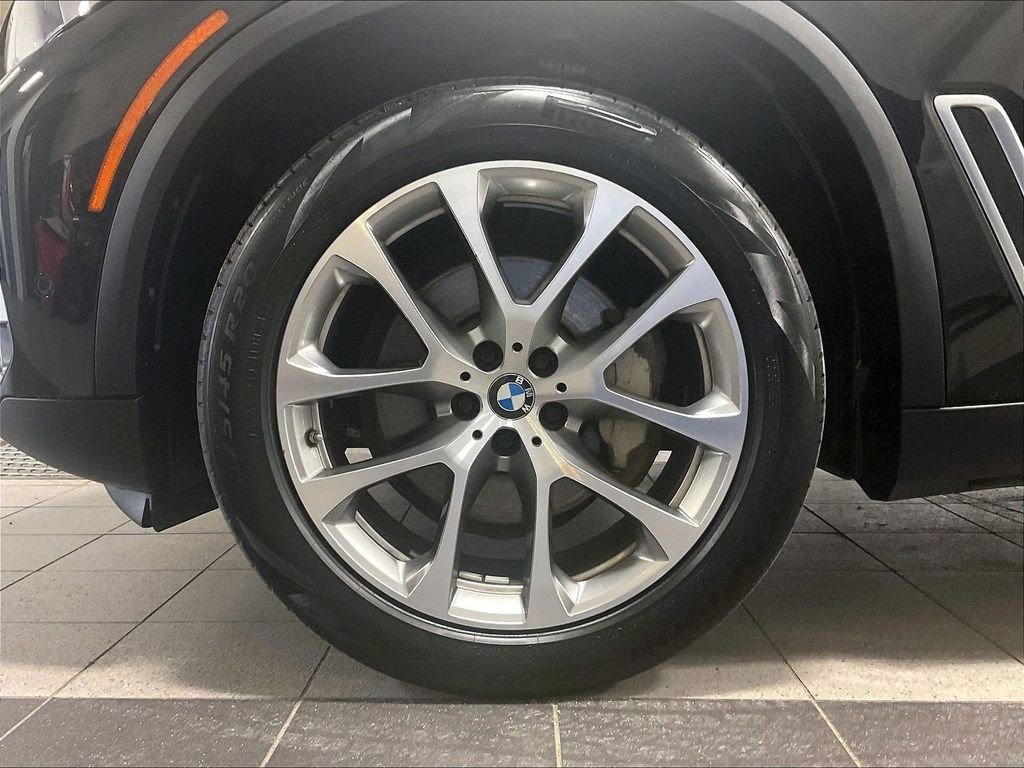 Used 2020 Black BMW xDrive40i image 7