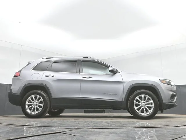 Used 2019 Billet Silver Metallic Clearcoat Jeep Latitude image 46