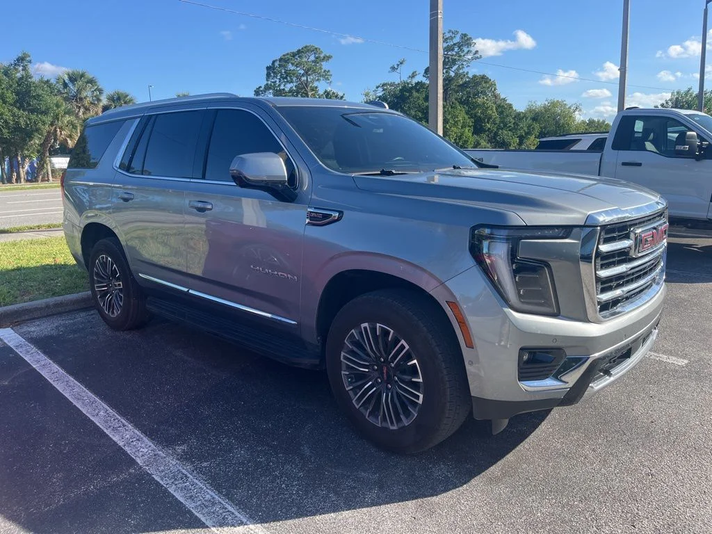 Used 2025 Silver GMC Elevation image 20