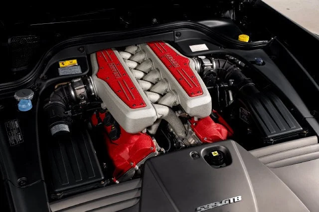 Used 2010 Nero Ferrari  image 16