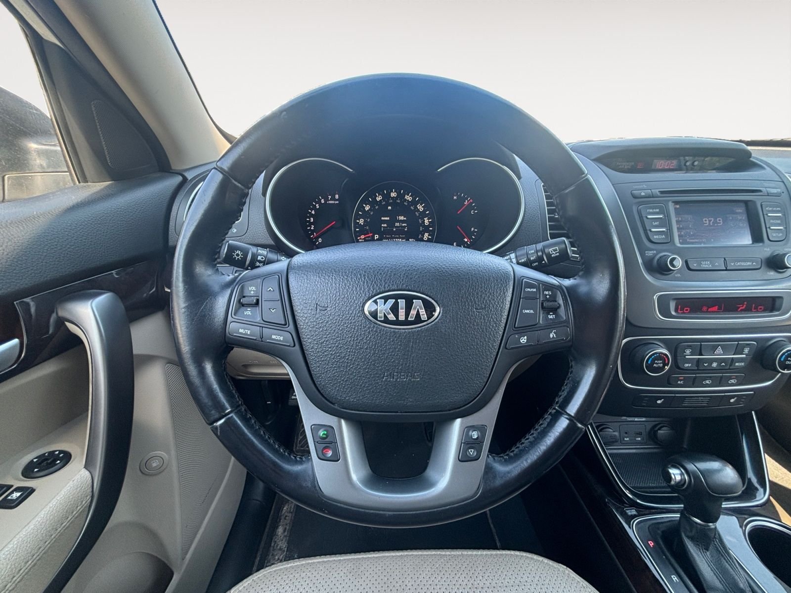 Used 2015 White Kia EX image 12