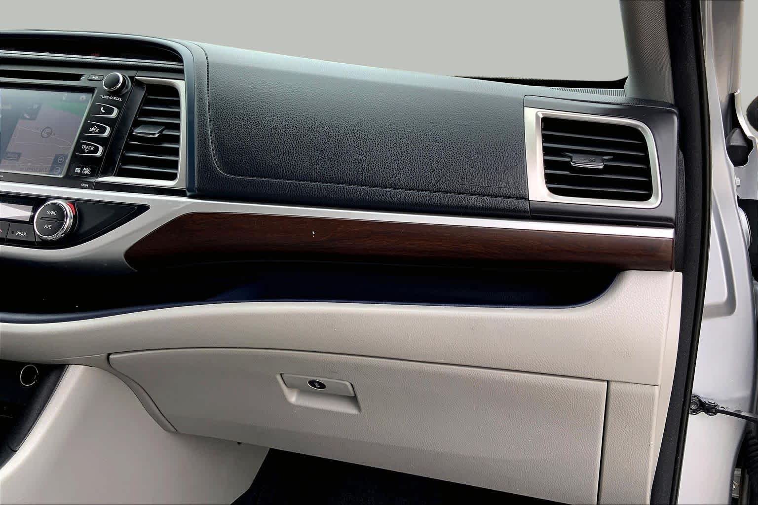 Used 2015 Silver Sky Metallic Toyota Limited image 18