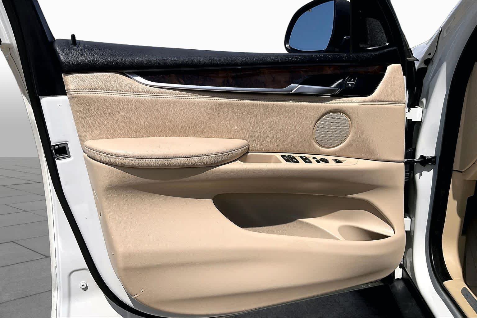 Used 2015 Alpine White BMW sDrive35i image 19