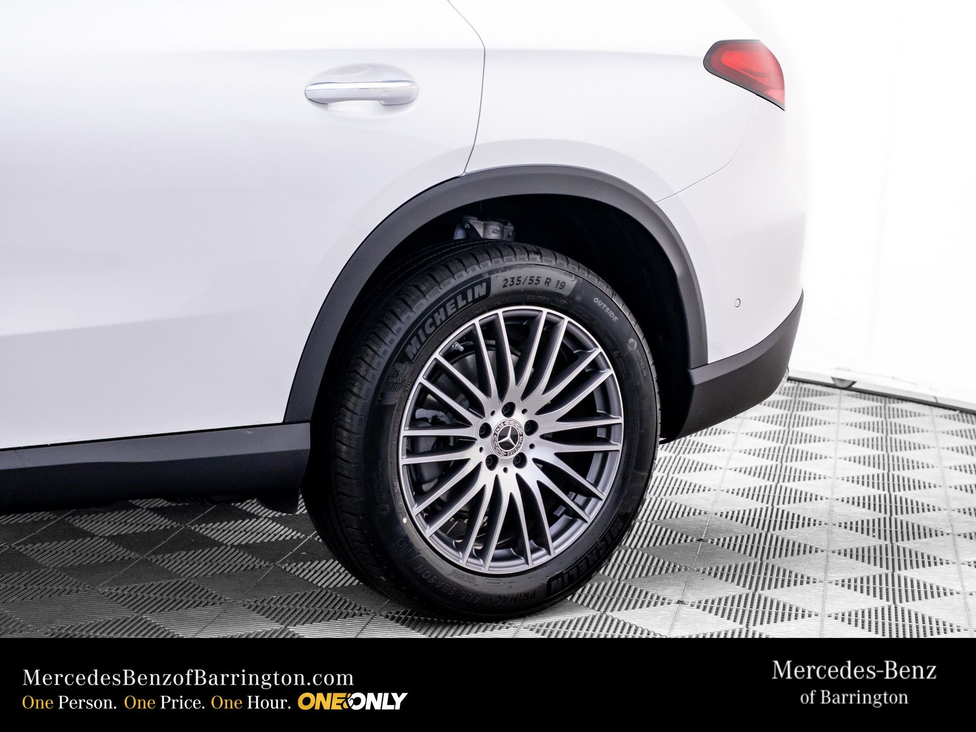 New 2026 Polar White Mercedes-Benz GLC 300 image 35