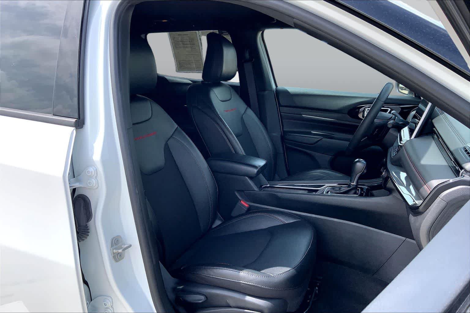 Used 2024 Bright White Clearcoat Jeep Trailhawk image 9