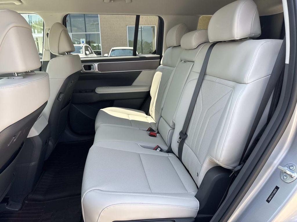 New 2026 Shimmering Silver Hyundai SEL image 6