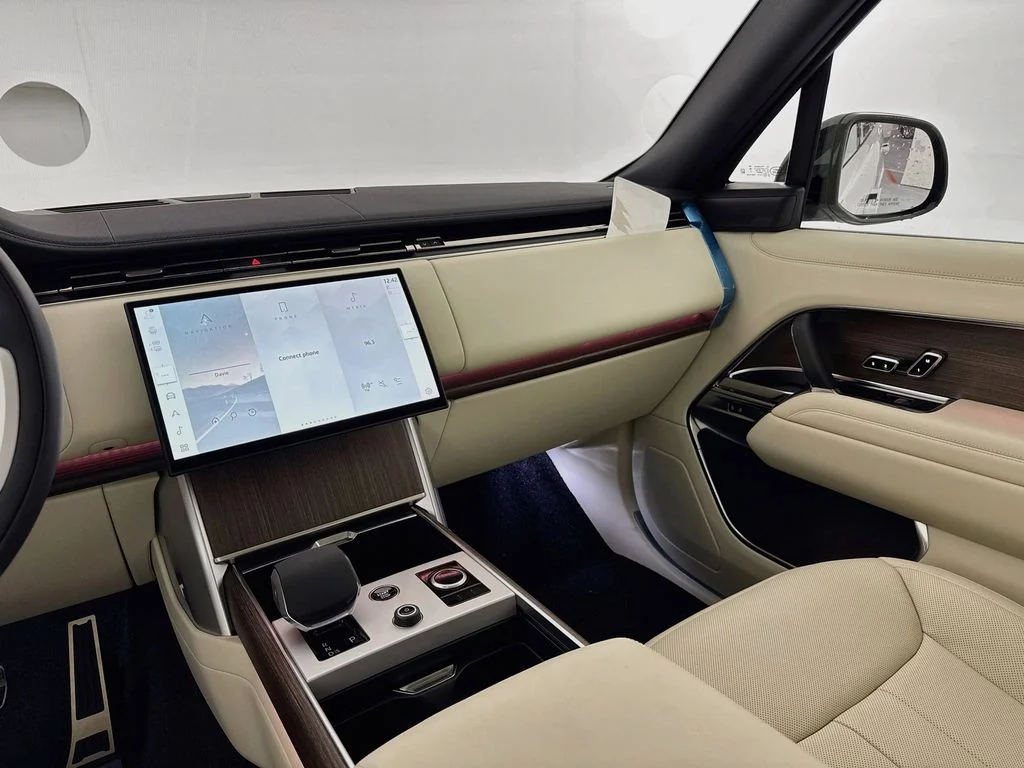 New 2027 Fuji White Land Rover SE image 24