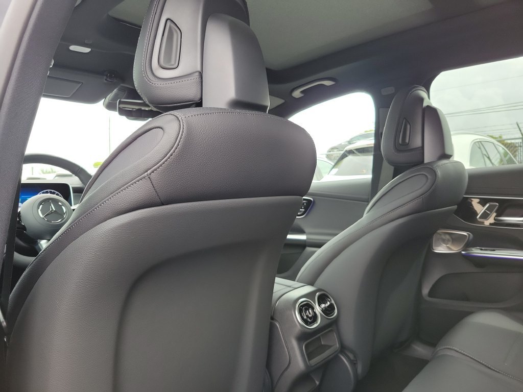 New 2027 Black Mercedes-Benz GLC 300 image 10