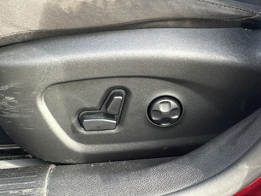 Used 2015 Red Chrysler Limited image 18