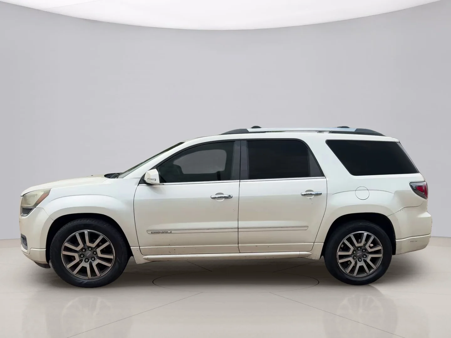 Used 2014 White Gmc DENALI image 2