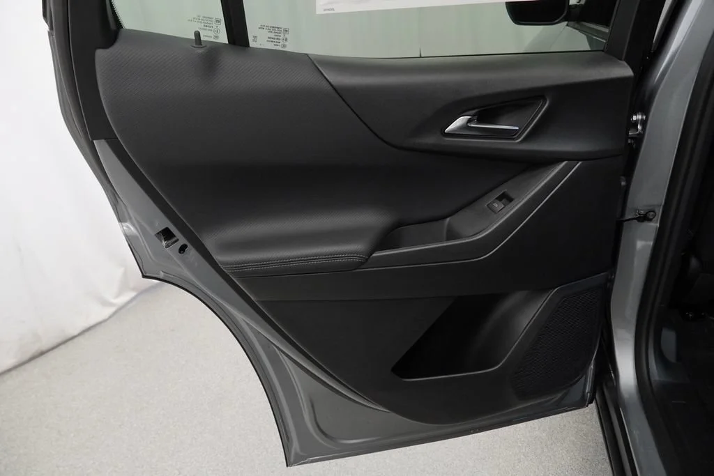 New 2027 Sterling Gray Metallic Chevrolet LT image 21