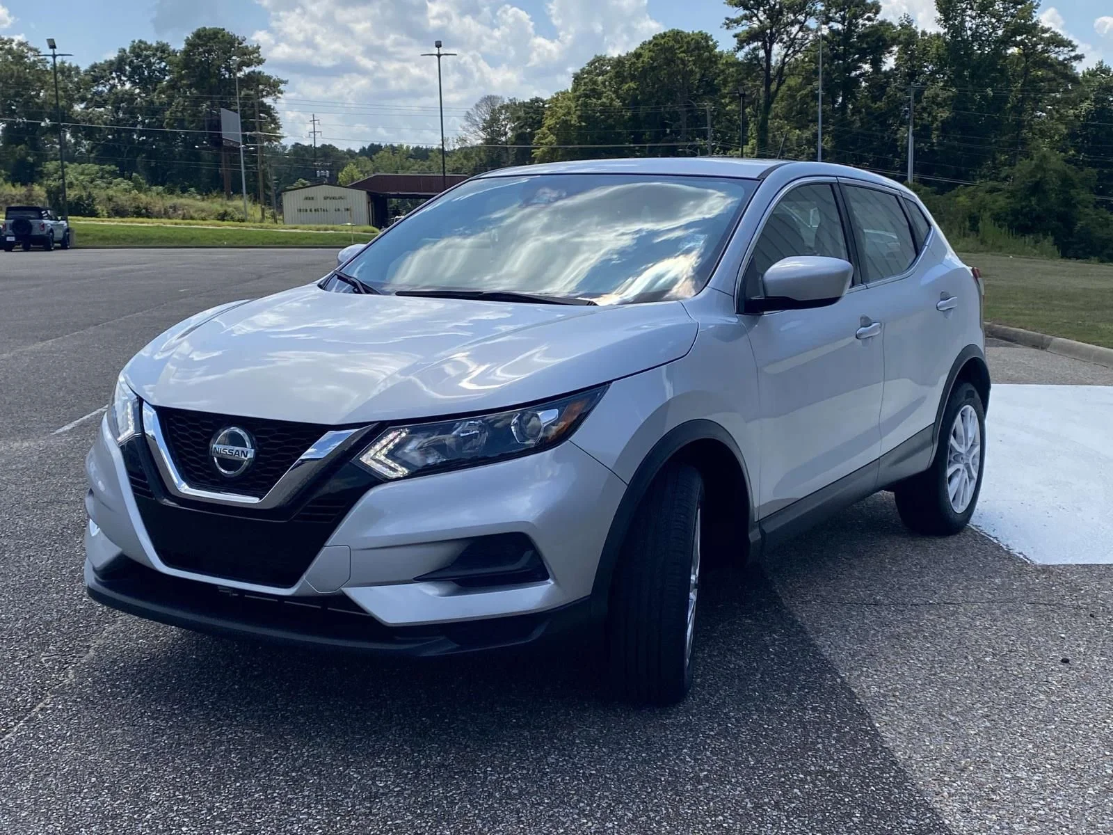 Used 2021 Silver Nissan S image 3