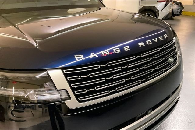 Used 2024 Blue Land Rover SE image 33