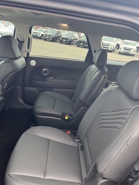 New 2026 Gray Hyundai SEL Premium 7P image 9