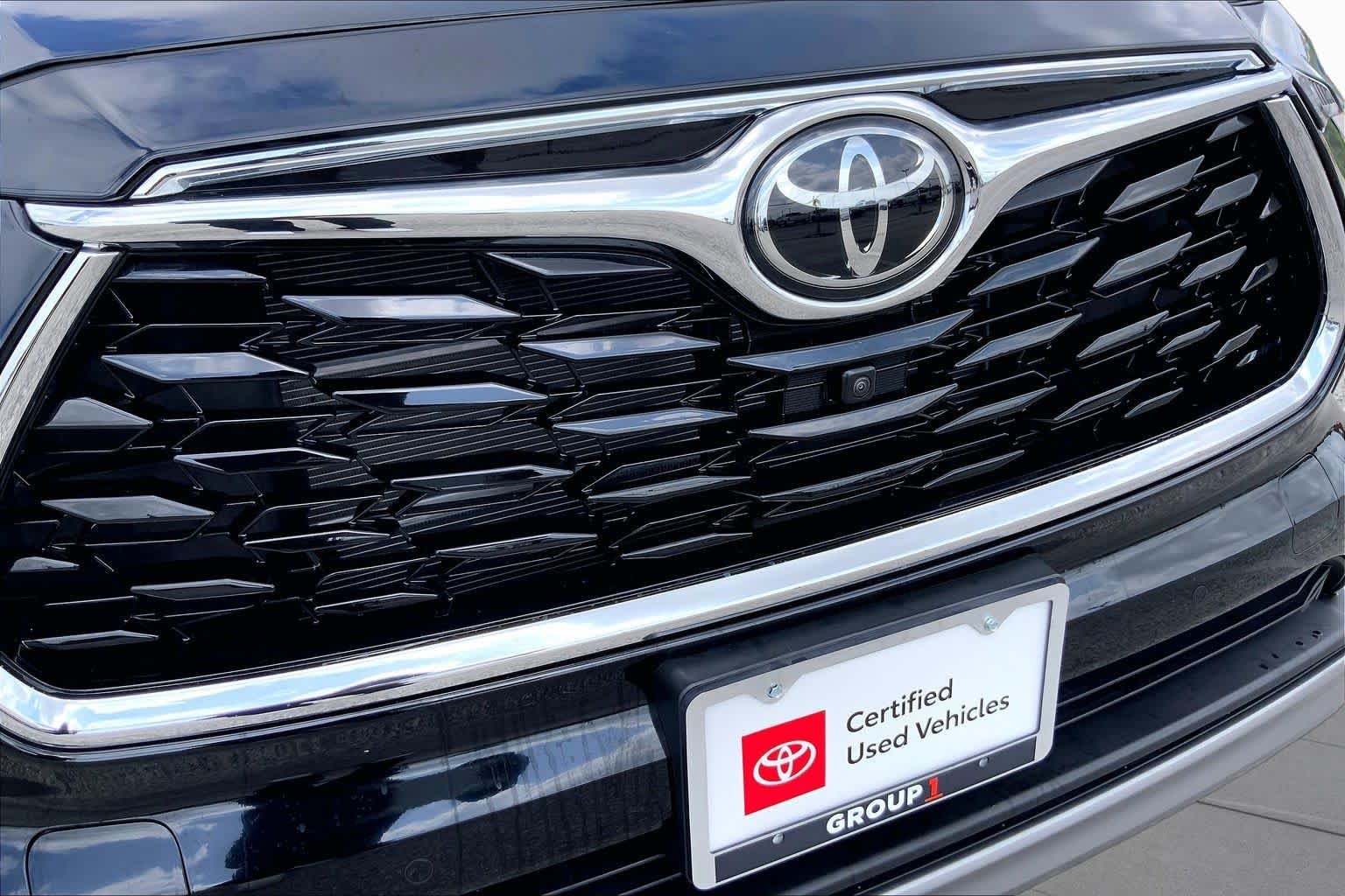 Used 2026 Midnight Black Metallic Toyota Hybrid Platinum image 29