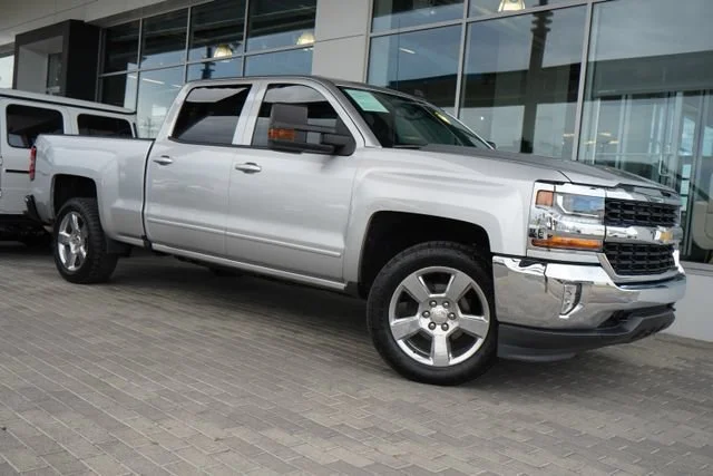 Used 2018 SILVER ICE METALLIC Chevrolet LT image 1