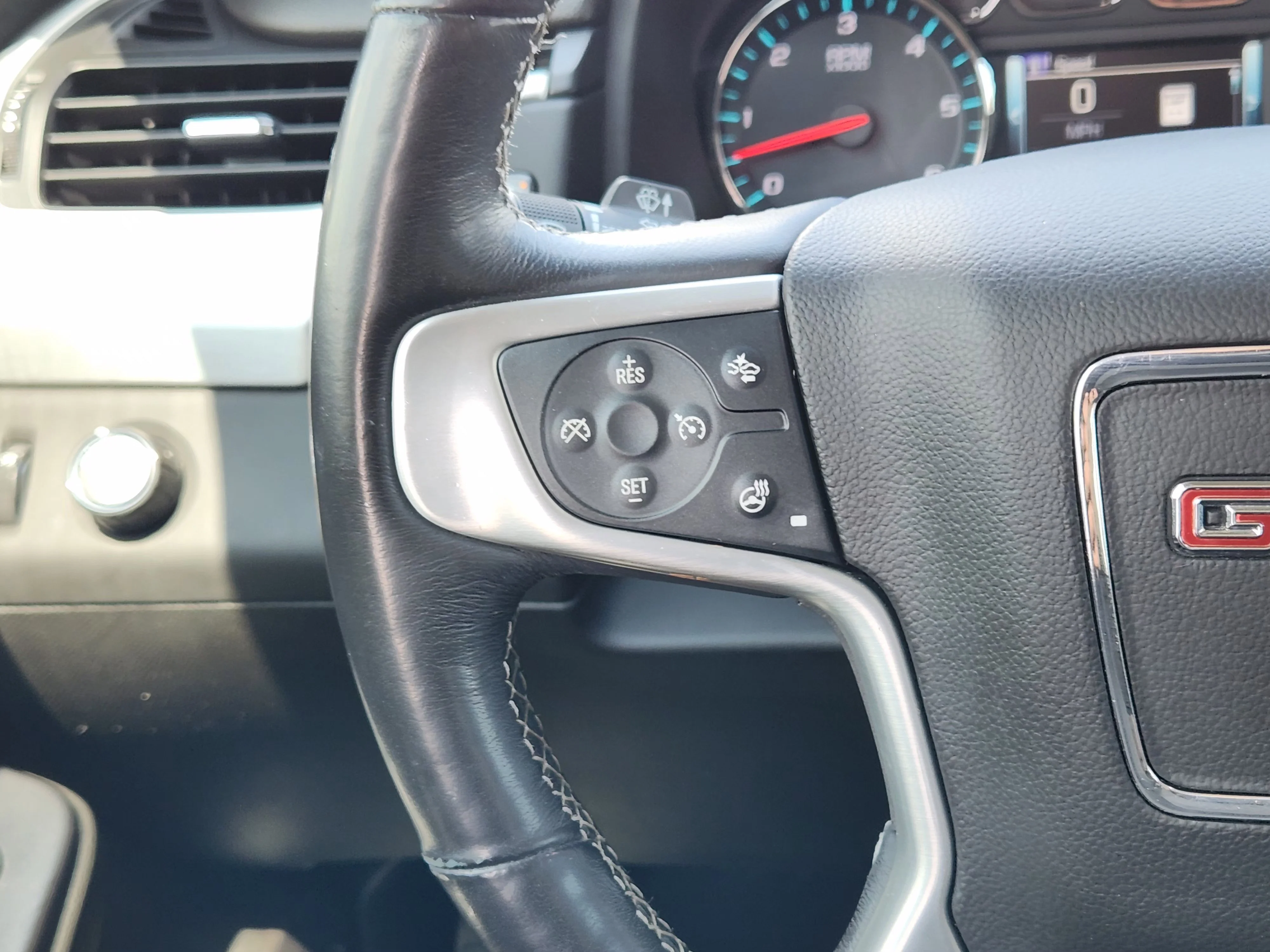 Used 2018 Onyx Black GMC SLT image 27