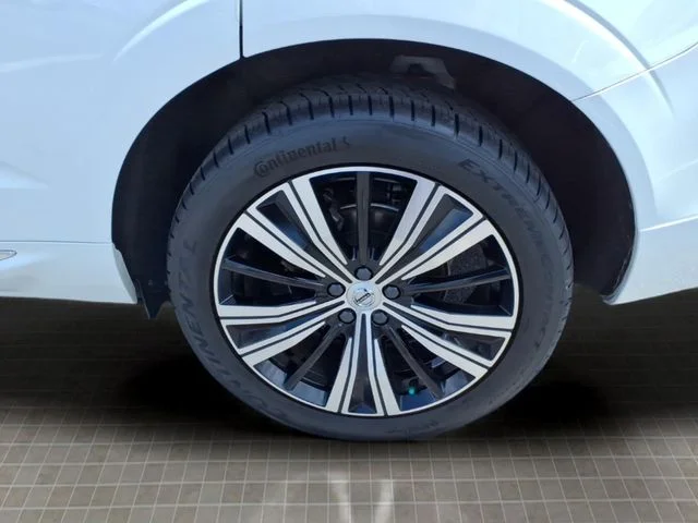 Certified Used 2023 Crystal White Volvo Plus image 13