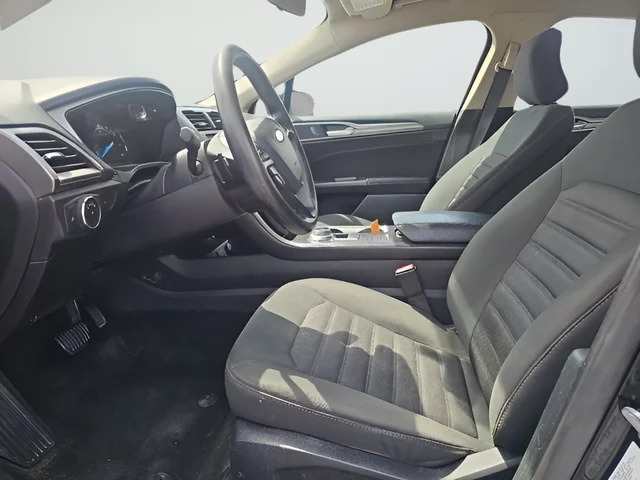 Used 2018 Black Ford SE image 9