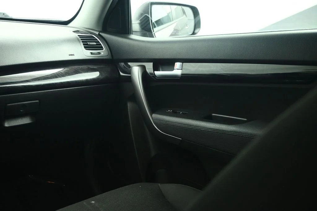 Used 2015 Red Kia LX image 41