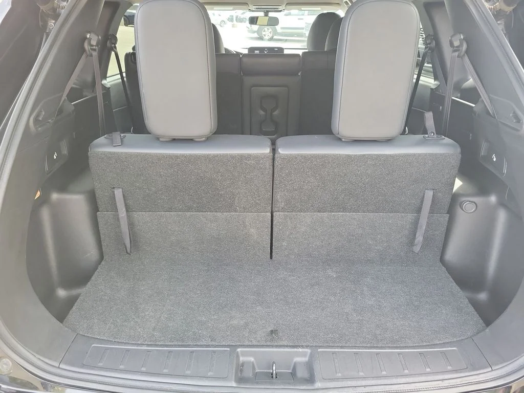 Used 2024  Mitsubishi SE image 11