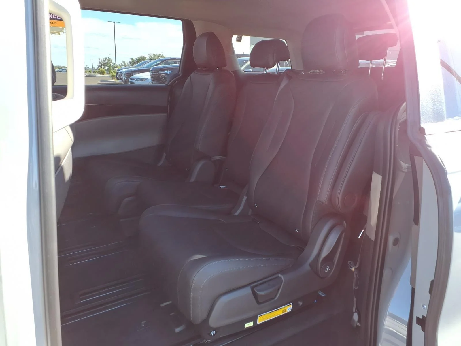 New 2027 Ceramic Silver Kia LXS image 13