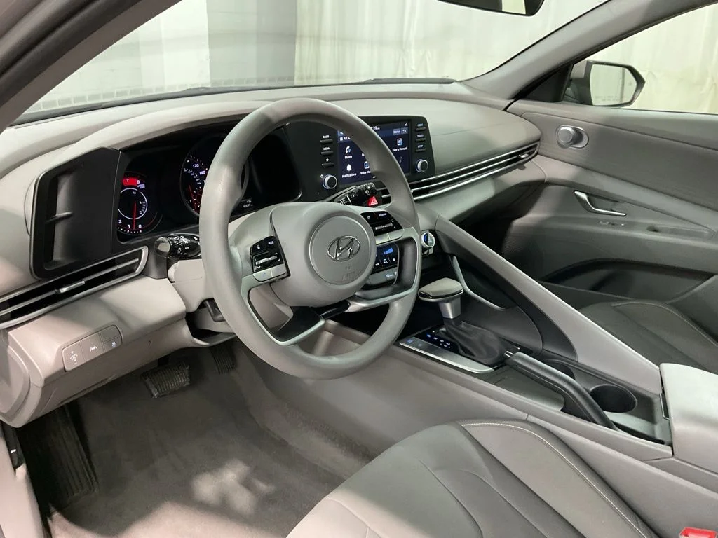 Used 2023 Fluid Metal Hyundai SEL image 17