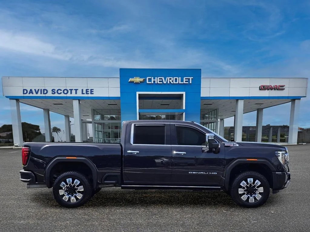 Used 2025 Titanium Rush Metallic GMC Denali image 9