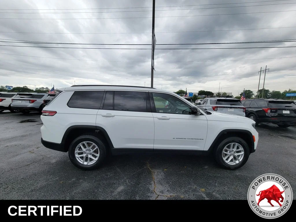 Used 2024 White Jeep Laredo image 6