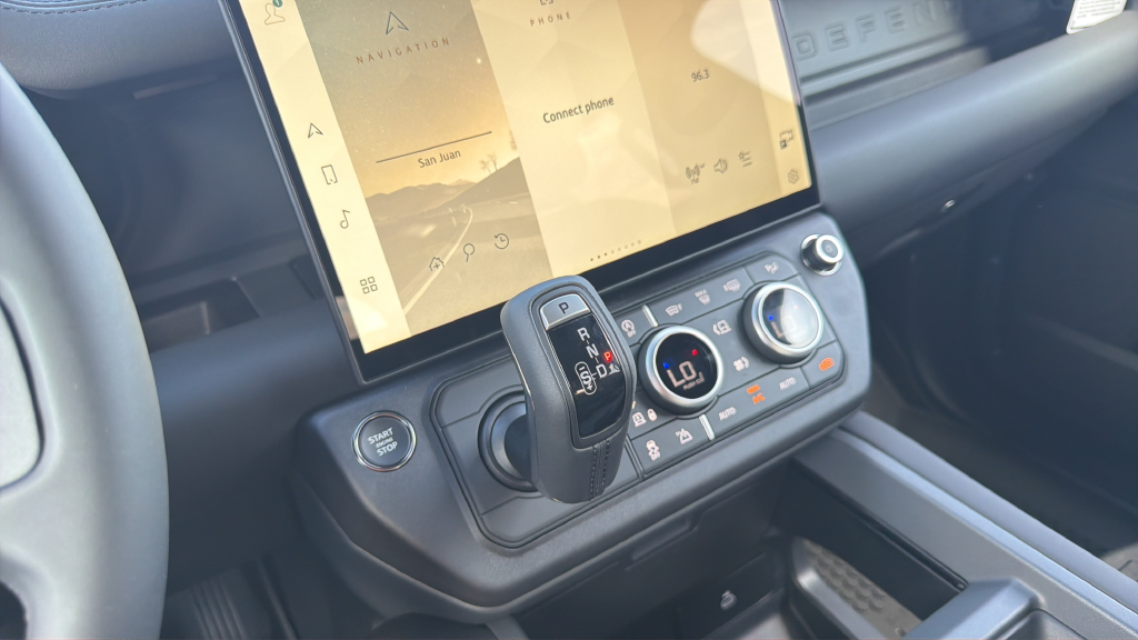 New 2026 Santorini Black Land Rover X-Dynamic SE image 21
