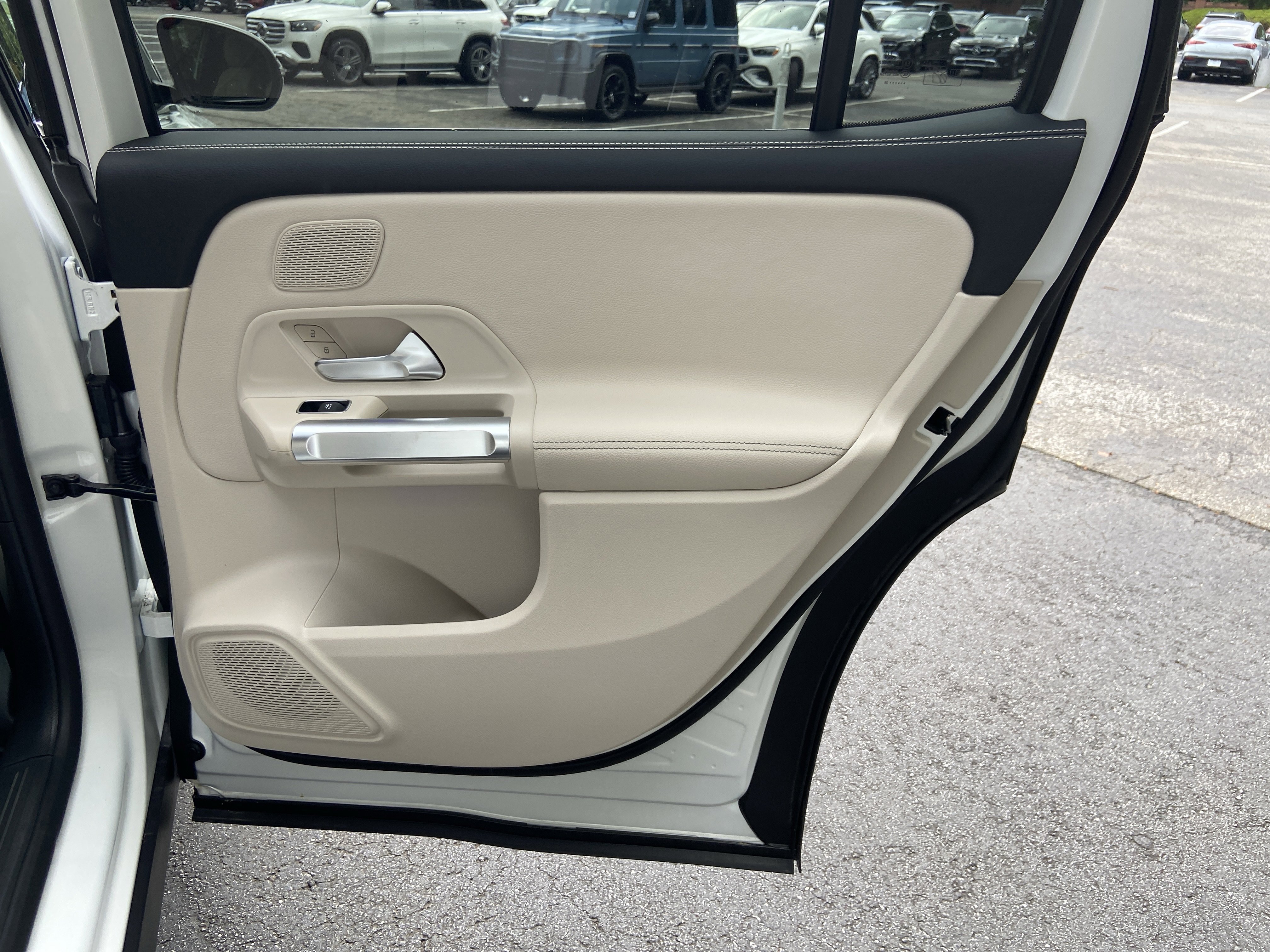 New 2026 Polar White Mercedes-Benz GLB 250 SUV image 38