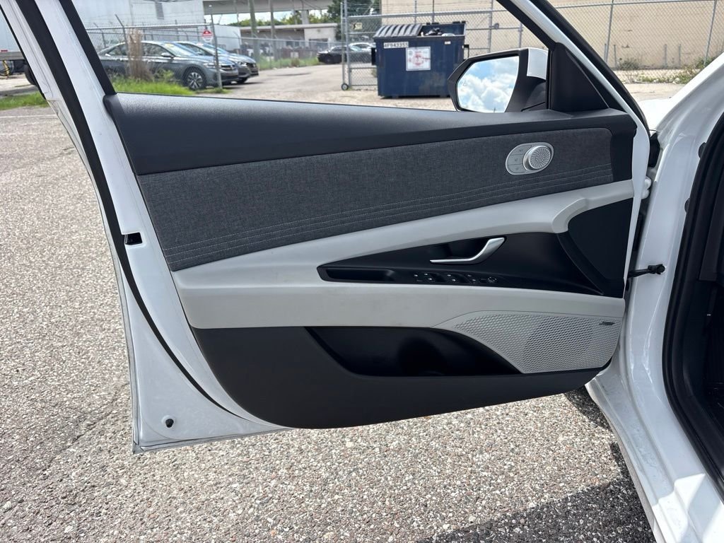 Used 2023 White Hyundai Limited image 10