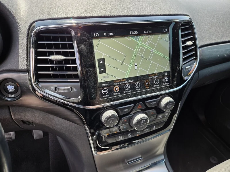 Used 2020 Diamond Black Crystal Pearlcoat Jeep Altitude image 19