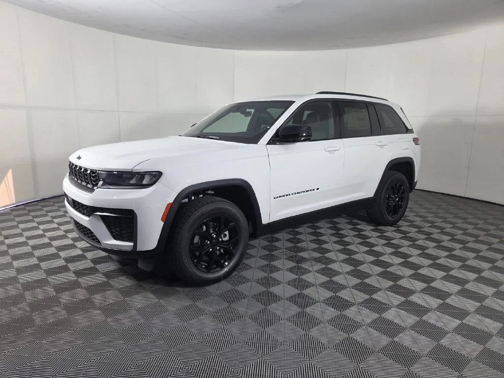 New 2026 Bright White Clear-Coat Exterior Paint Jeep Laredo Altitude image 4