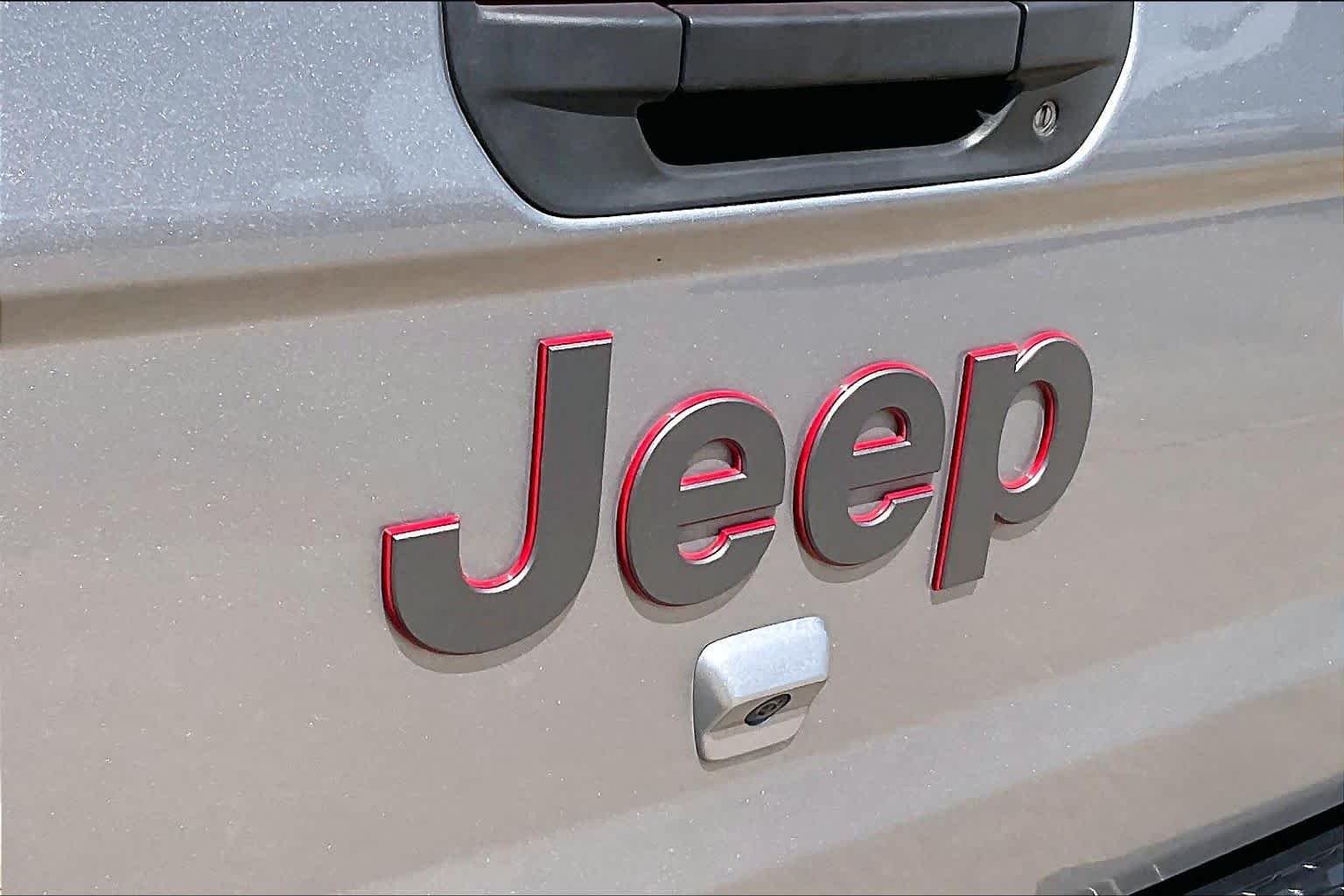 Used 2020 Billet Silver Metallic Clearcoat Jeep Rubicon image 30