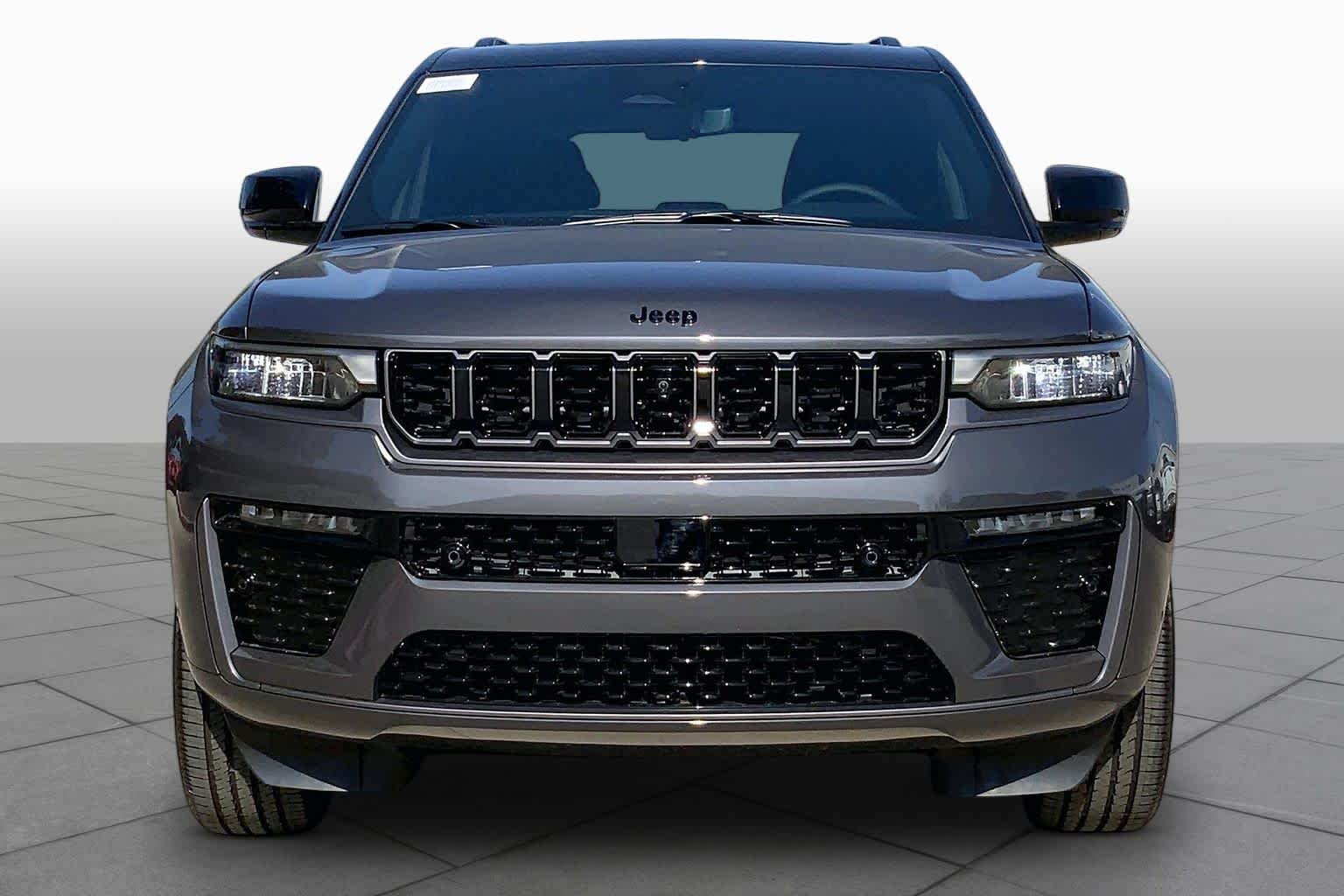 New 2026 Baltic Gray Metallic Clear-Coat Exterior Paint Jeep Limited Reserve image 3