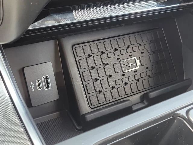 New 2026 Black Metallic Ford Platinum image 26