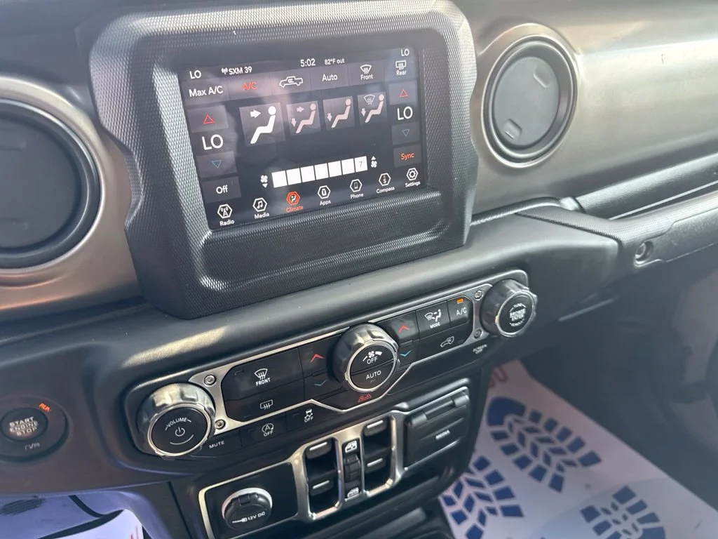 Certified Used 2020  Jeep Sport image 29