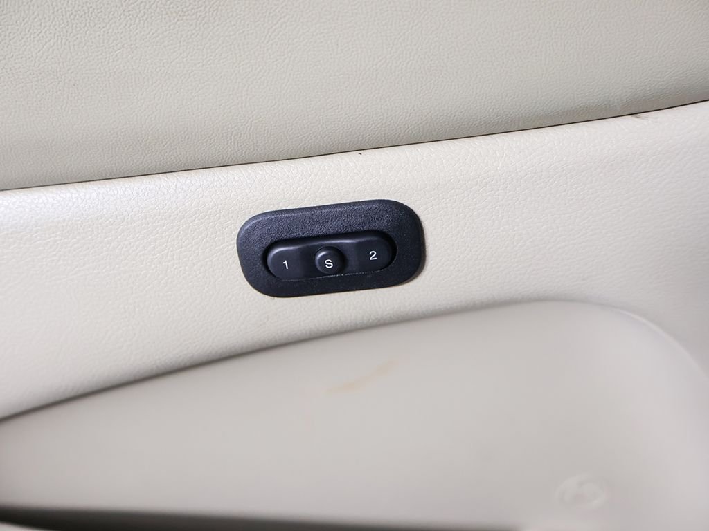 Used 2019 White Jeep Limited image 37