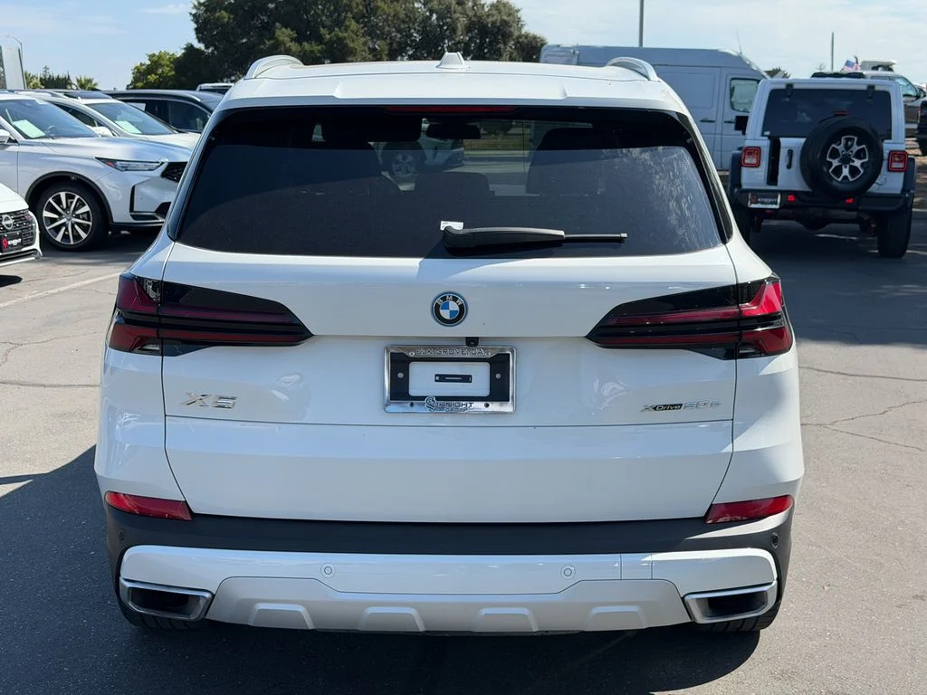 Used 2025 Alpine White BMW xDrive50e image 7