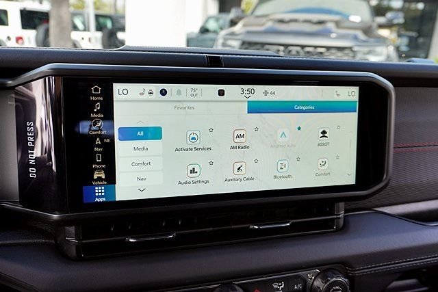 New 2026 Bright White Clear-Coat Exterior Paint Jeep Rubicon image 31