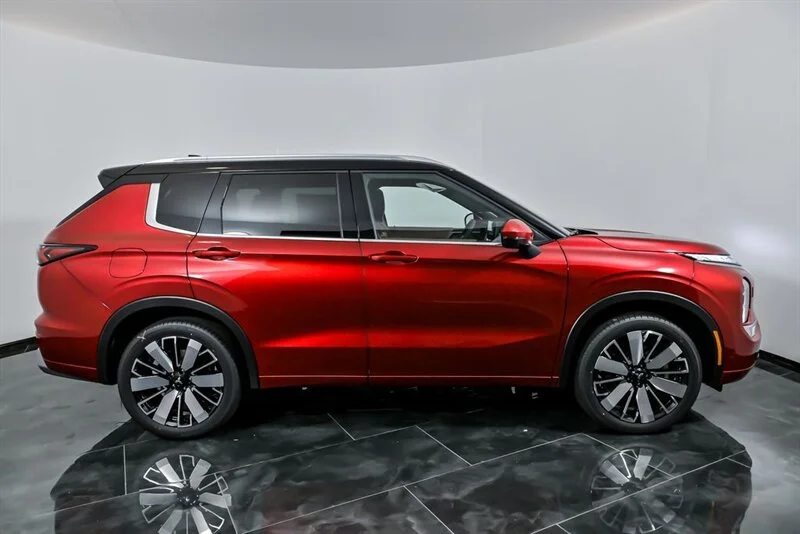 2025 Mitsubishi Outlander SEL - Photo 9