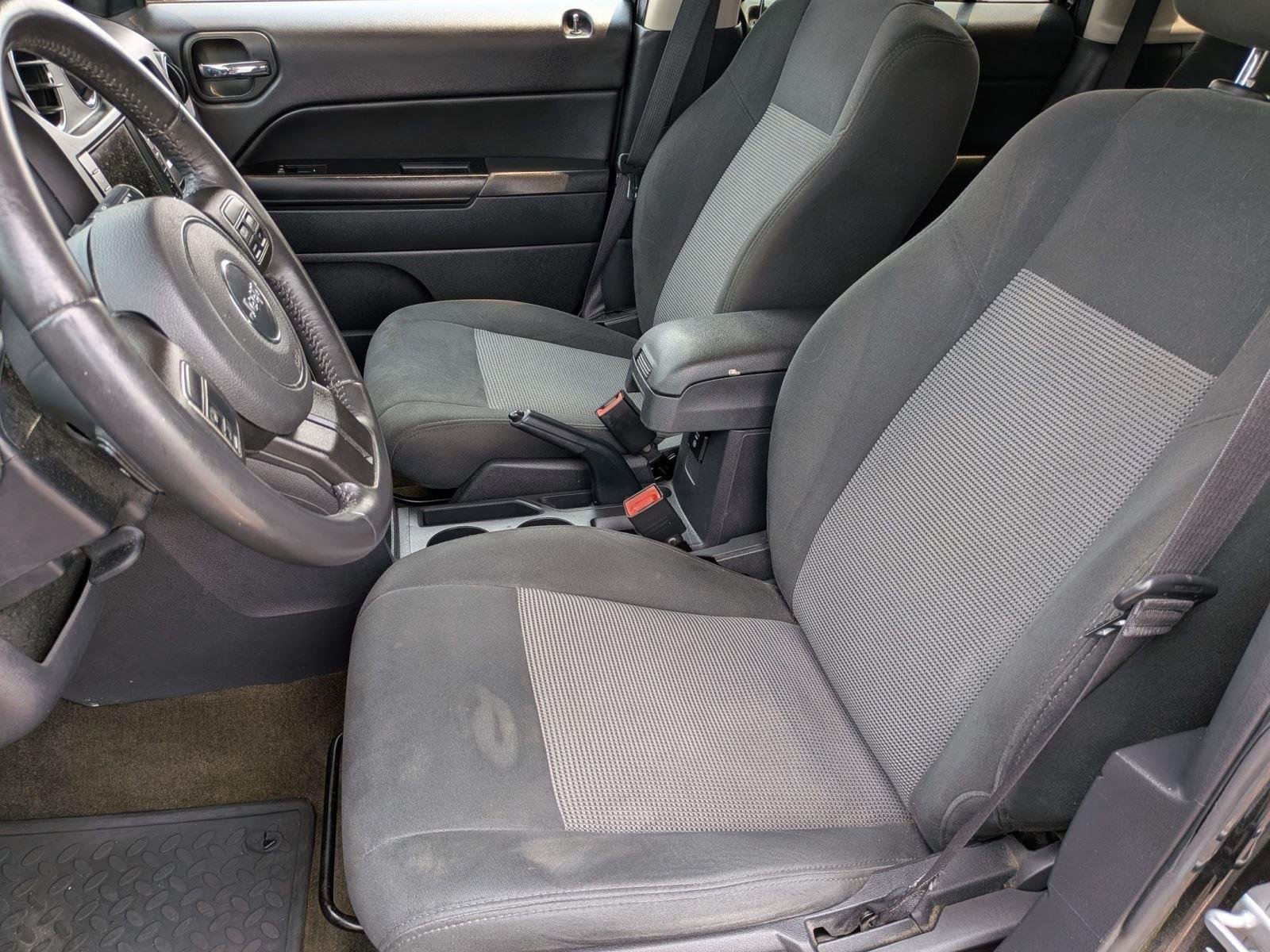 Used 2017 Black Clearcoat Jeep Latitude image 20