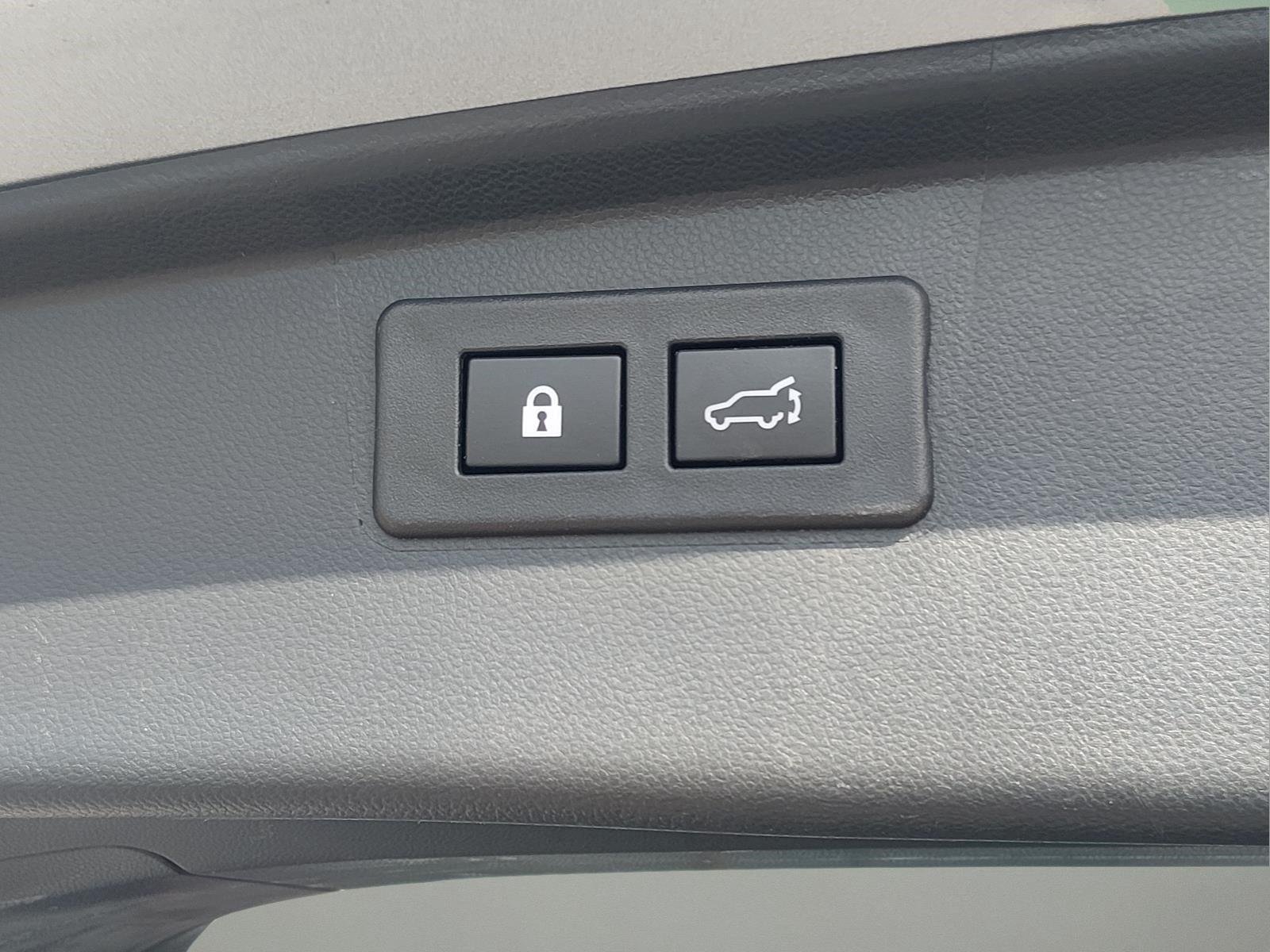 Used 2021 Ice Silver Metallic Subaru Premium image 22
