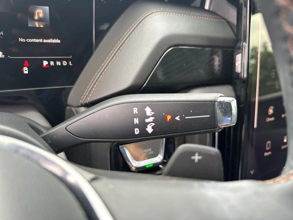 Used 2025 White GMC AT4 image 32