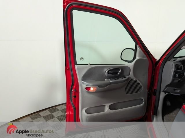 Used 2002 Red Ford XLT image 8