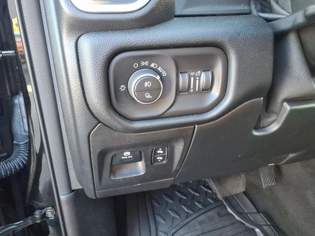 Used 2022 Black Ram Laramie image 19