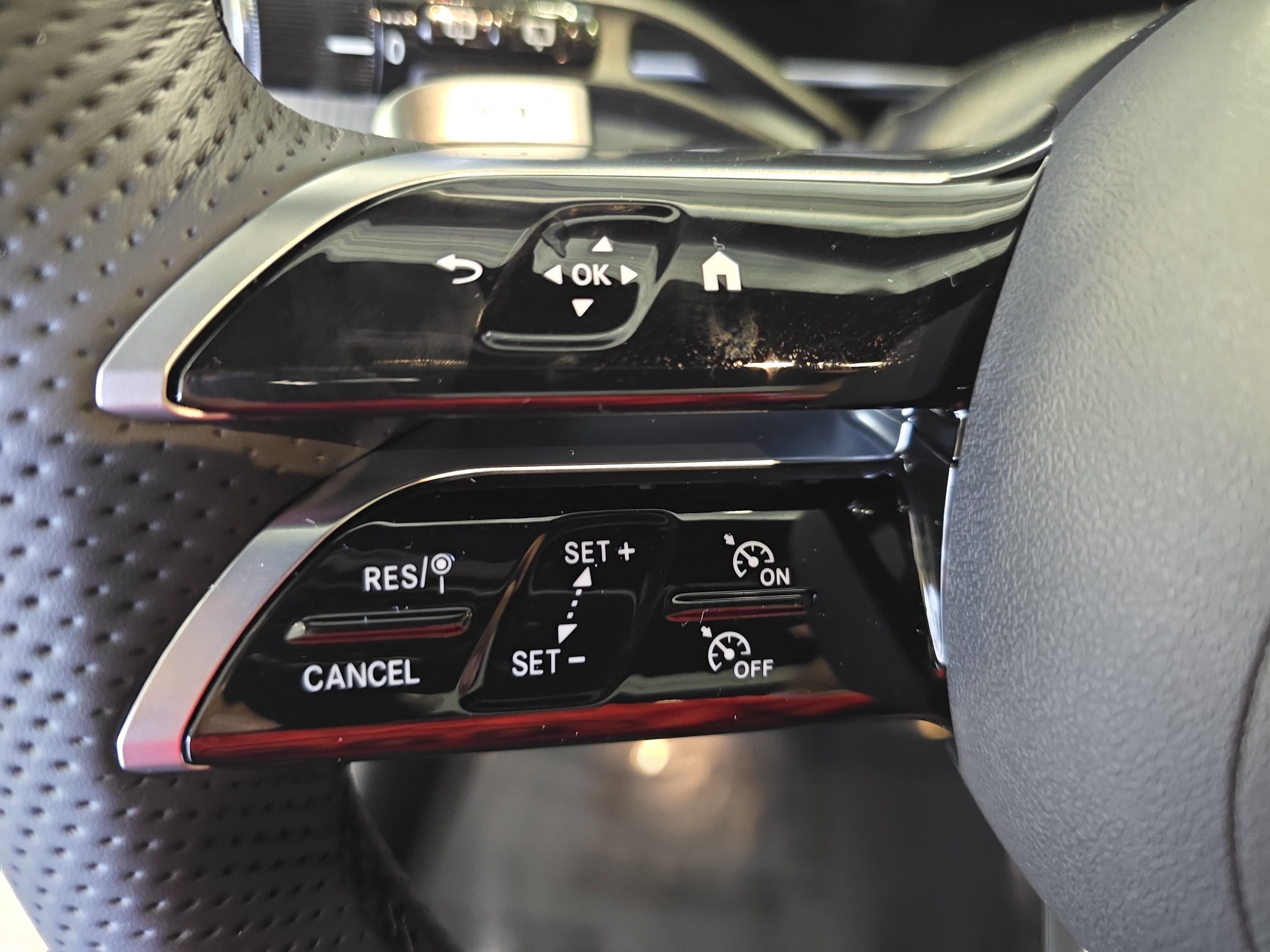 New 2026 Graphite Grey Metallic Mercedes-Benz GLC300 image 18