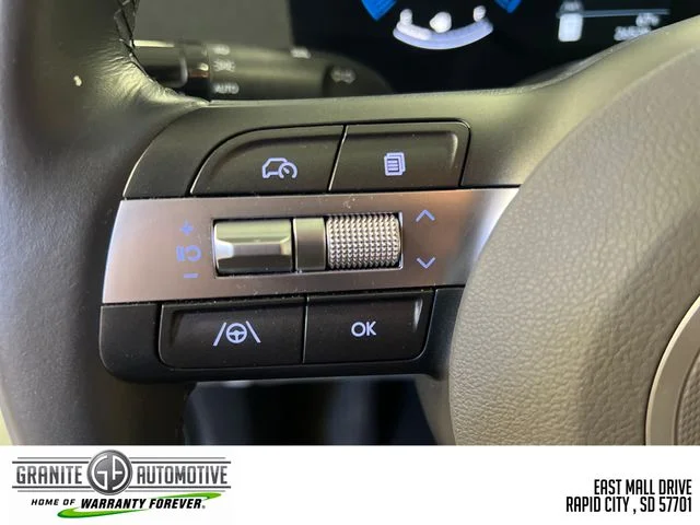 Used 2025 White Hyundai SEL image 32